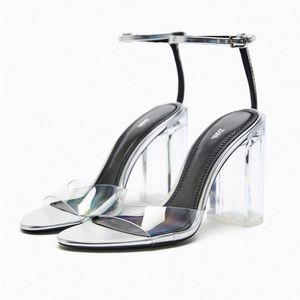 Zara WIDE HEELED VINYL SANDALS